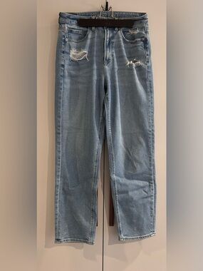 American Eagle Light Wash Mom Straight Jeans